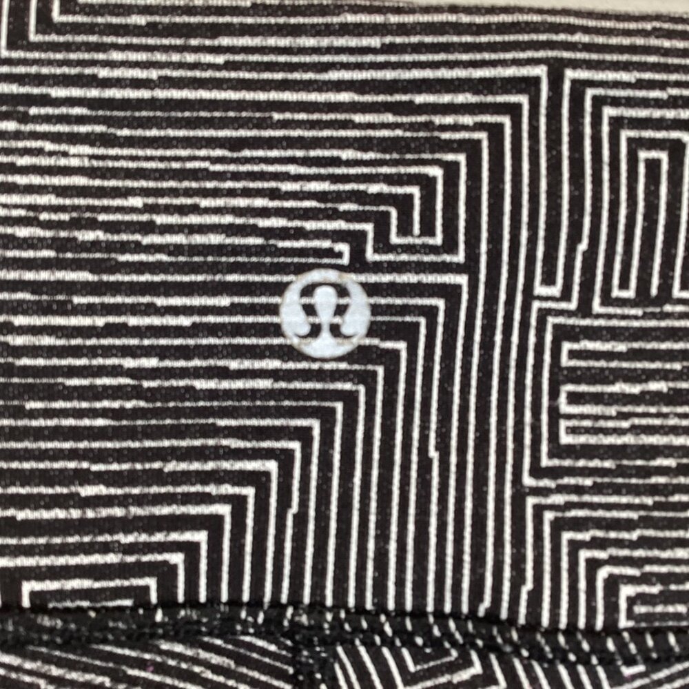 Lululemon Leggings Size 6 Wunder Under Crop Maze Jacquard Black & White Geometri - Picture 6 of 8